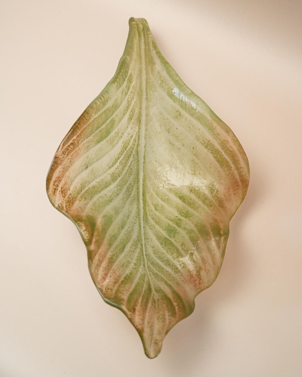 Murano glazen blad schaal in groen en roze tinten, mondgeblazen jaren 50