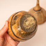 Lava aardewerk potje met puntdeksel van Potterie de Bever, handgemaakt keramiek