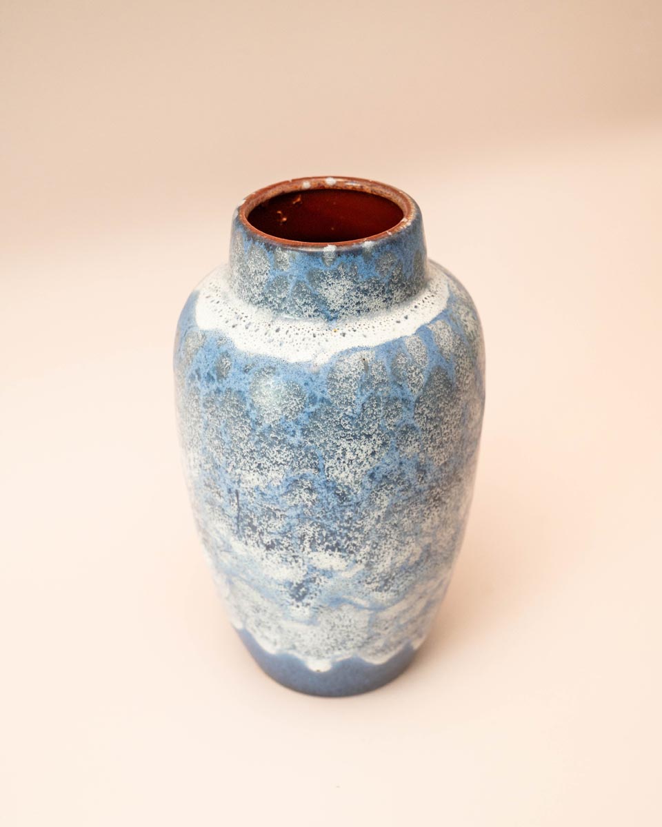 Blauw-witte geglazuurde vintage vaas van keramiek, gemarkeerd West Germany