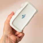 Heinrich Germany witte bisquit porseleinen vaas met 3D relief, gemarkeerd 2085