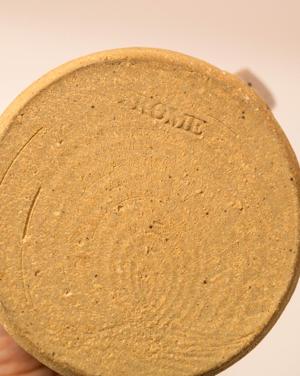 Vintage aardewerken mok met handgeschilderd bladmotief en FROME stempel