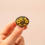 Vintage Toledo damascene broche met gouden vogel en bloemen