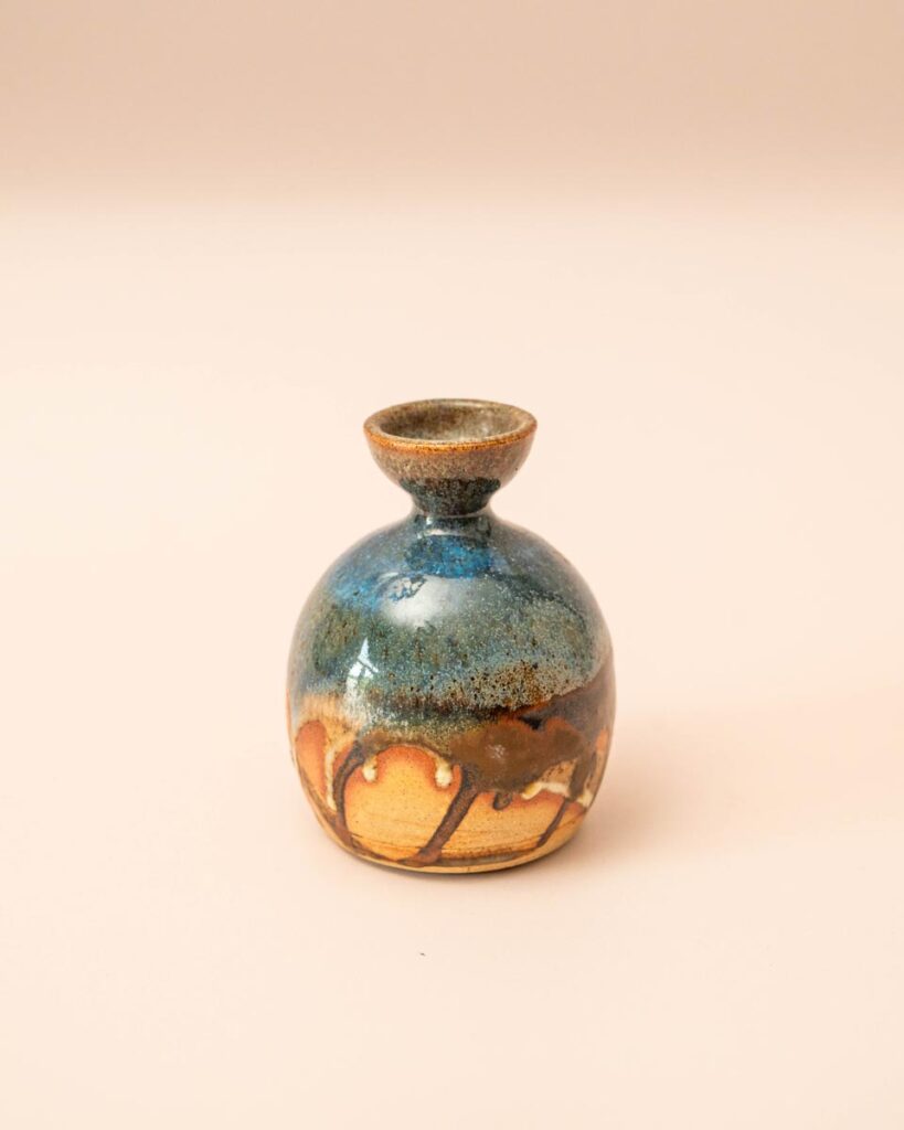 Dripglaze vaasje blauw bruin van Canterbury Pottery