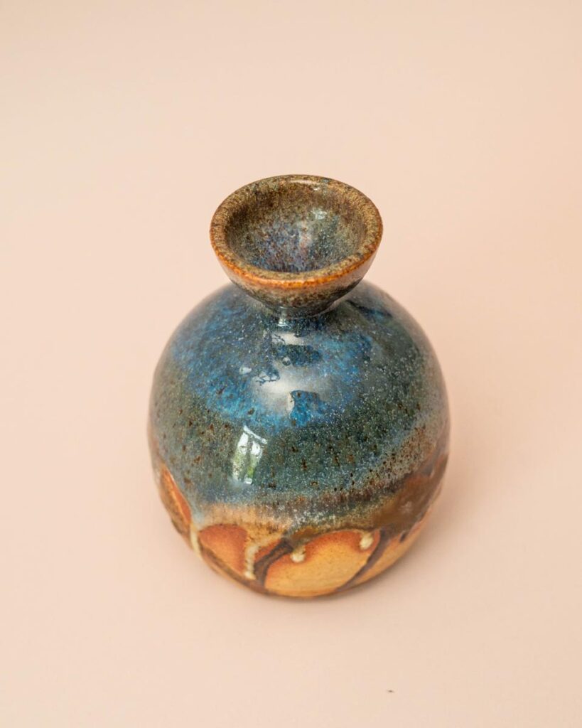 Dripglaze vaasje blauw bruin van Canterbury Pottery