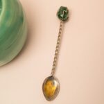 Lichtgroen keramieken suikerpotje Matty met deksel en lepeltje met groene steen