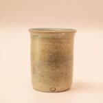 Grijze stoneware mok met molen en markering