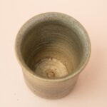 Grijze stoneware mok met molen en markering