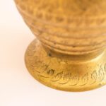 Messing vaas uit India met geëtste bloemenprint