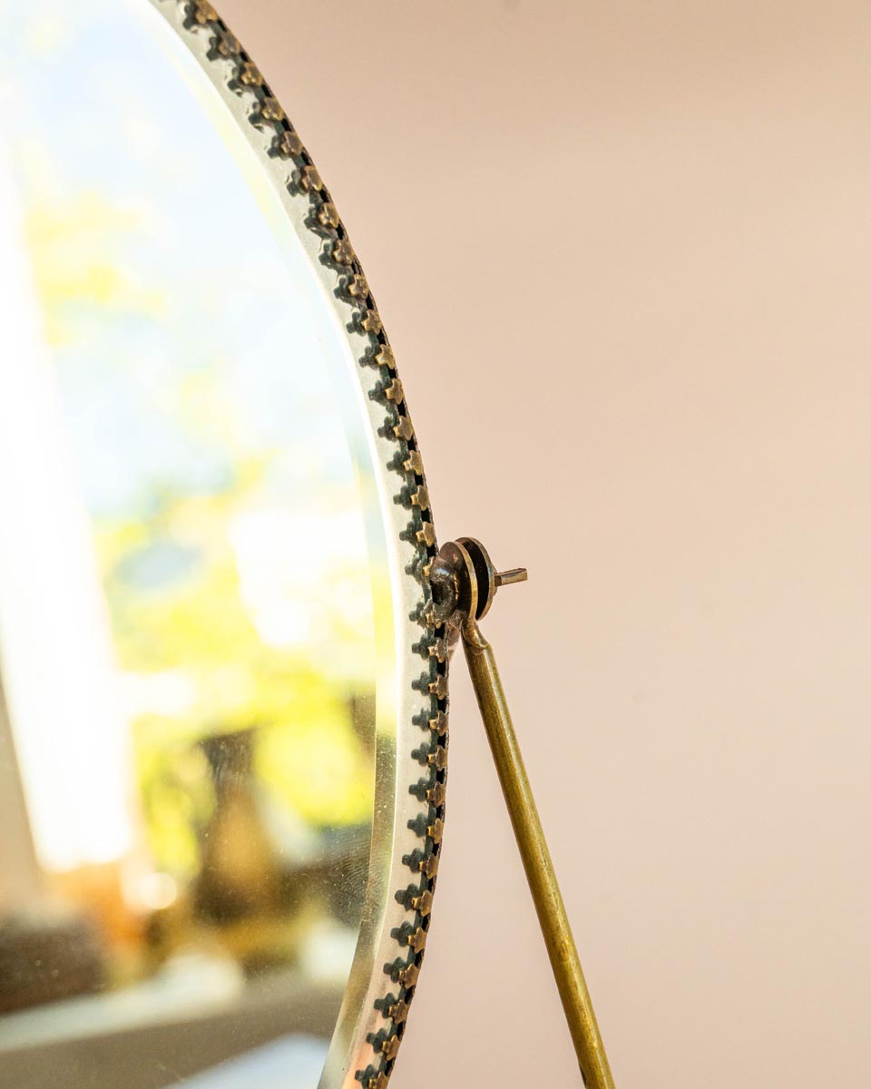 Goudkleurig tafelspiegeltje op standaard vintage