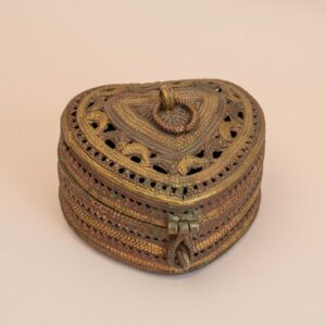 Vintage handgemaakte messing hartdoos Jali-gesneden