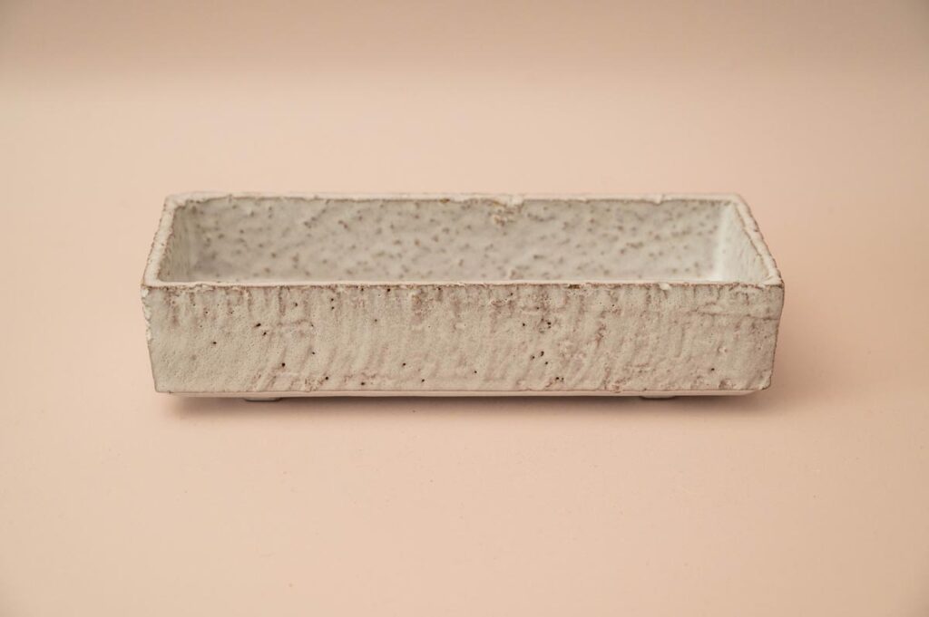 Rechthoekig grijs plantenbakje op vier pootjes