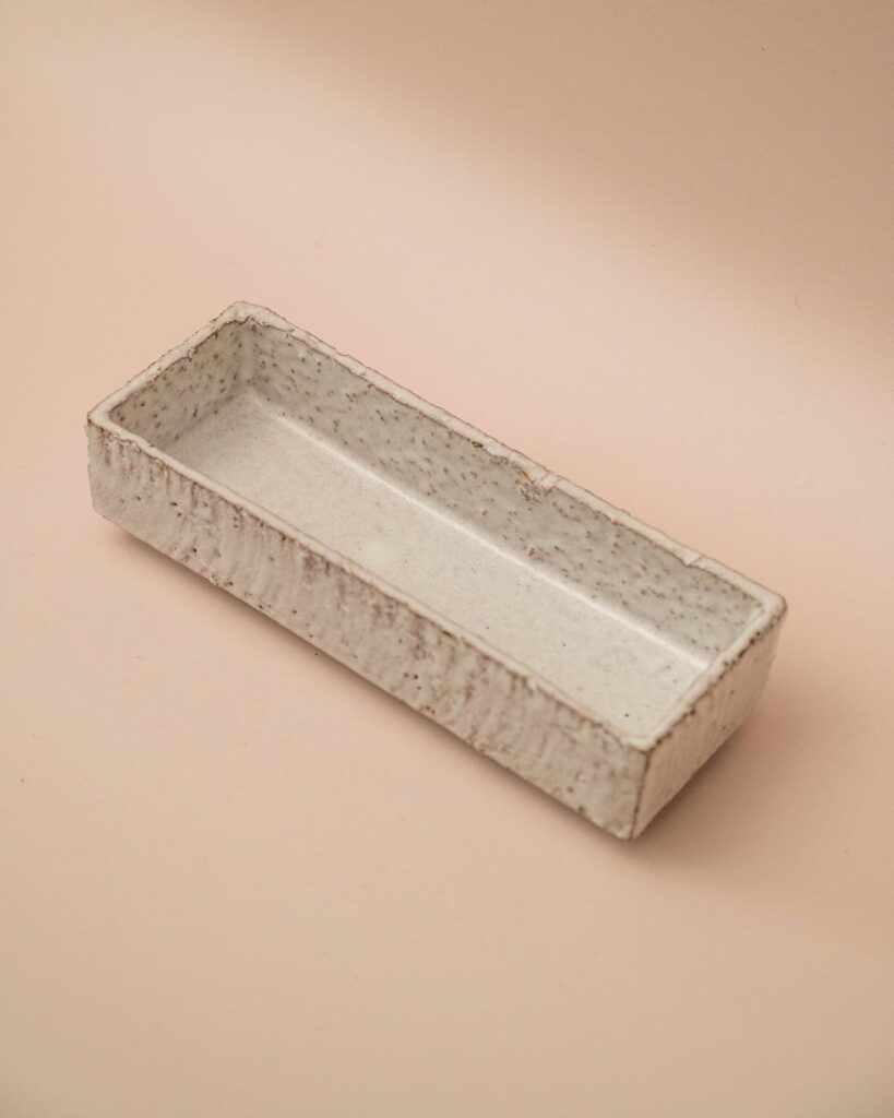 Rechthoekig grijs plantenbakje op vier pootjes