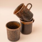 Drie vintage gespikkelde bruine Ruska kopjes van Arabia Finland