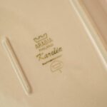 Platte vintage bruine schaal van Arabia Karelia aardewerk