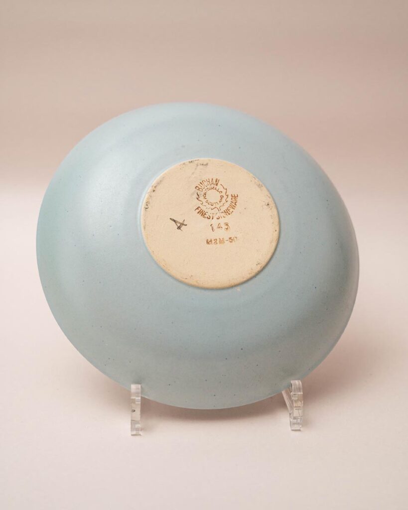 Lichtgroen stoneware bord van Buchan Portobello Schotland