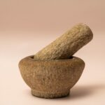 Zware, grijze stenen vijzel en stamper