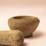 Zware, grijze stenen vijzel en stamper