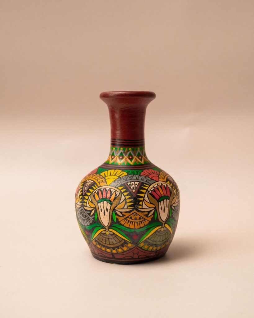 handgeschilderde keramische minivaasjes met Afrikaanse patronen