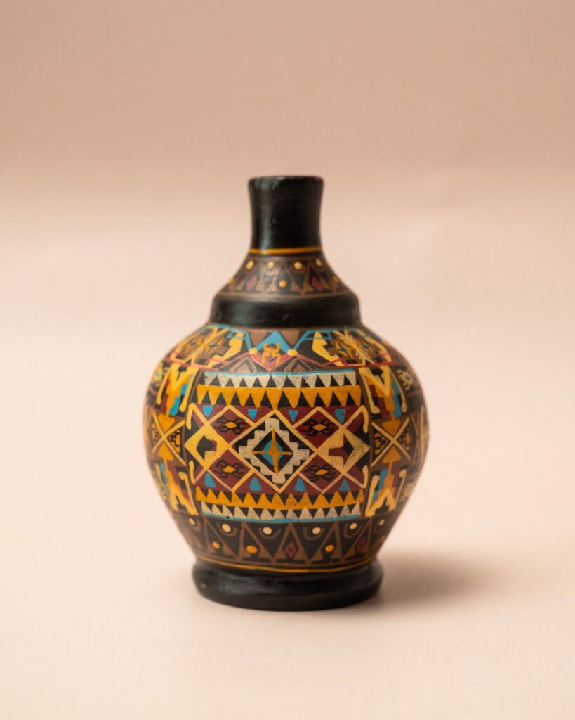 handgeschilderde keramische minivaasjes met Afrikaanse patronen