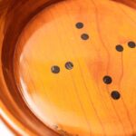 Handgedraaide houten fruitschaal op hoge voet