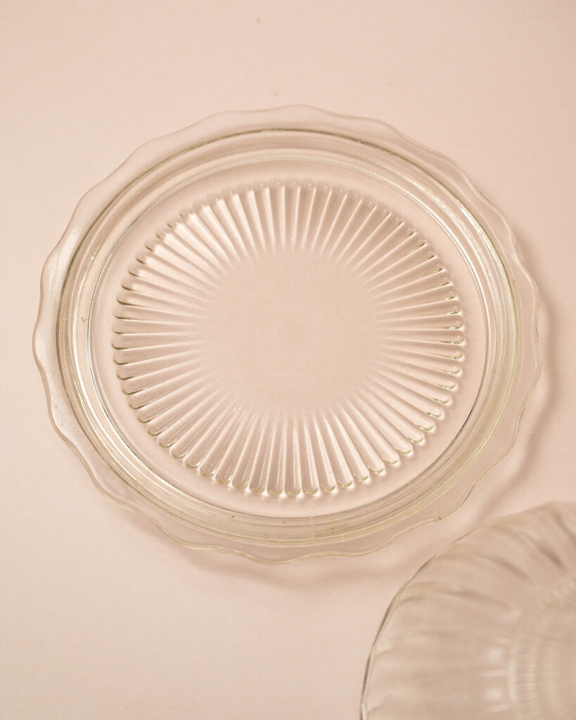 Rond glazen bonbonschaaltje met stolp
