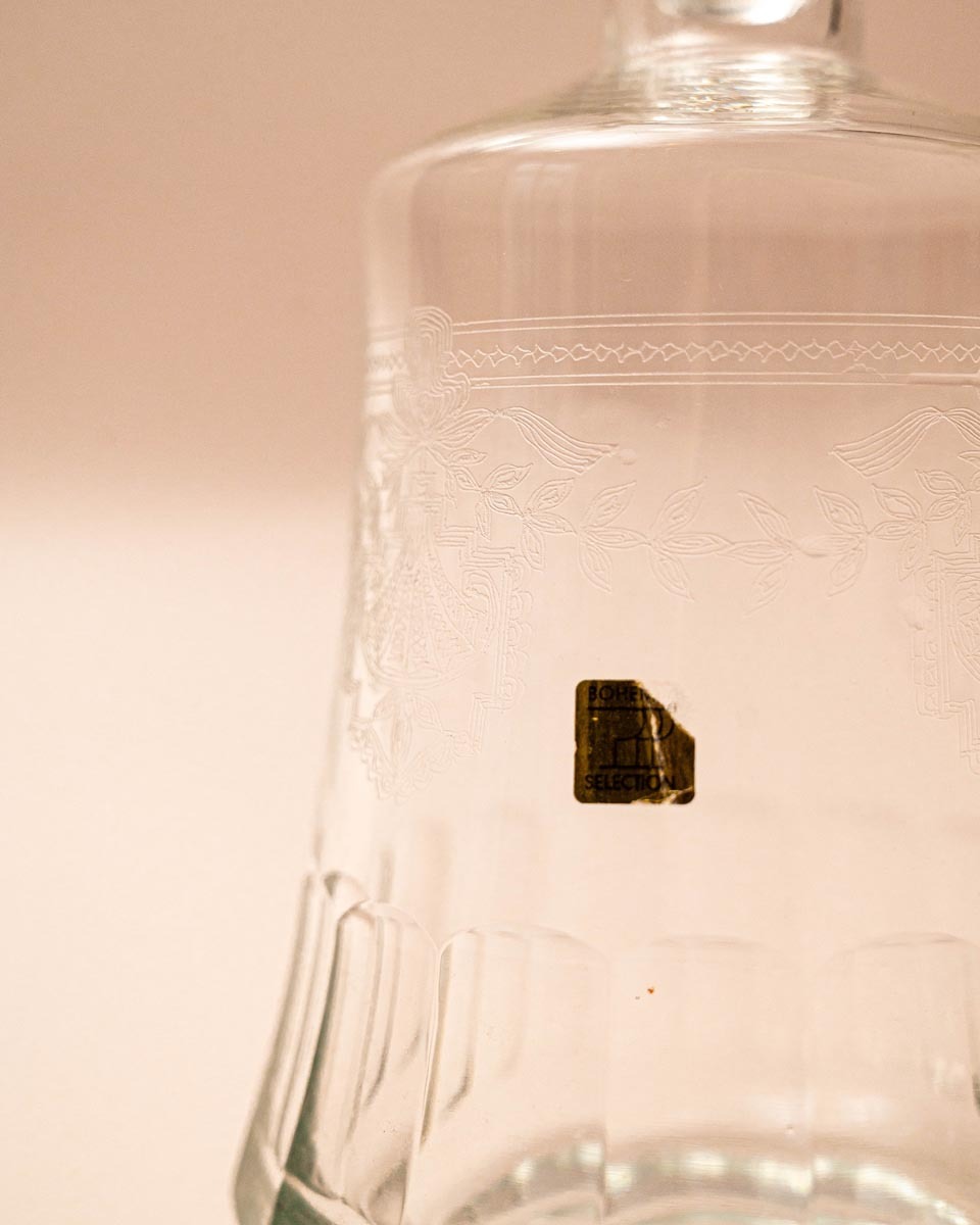 Loodkristallen karaf van Bohemia met etswerk