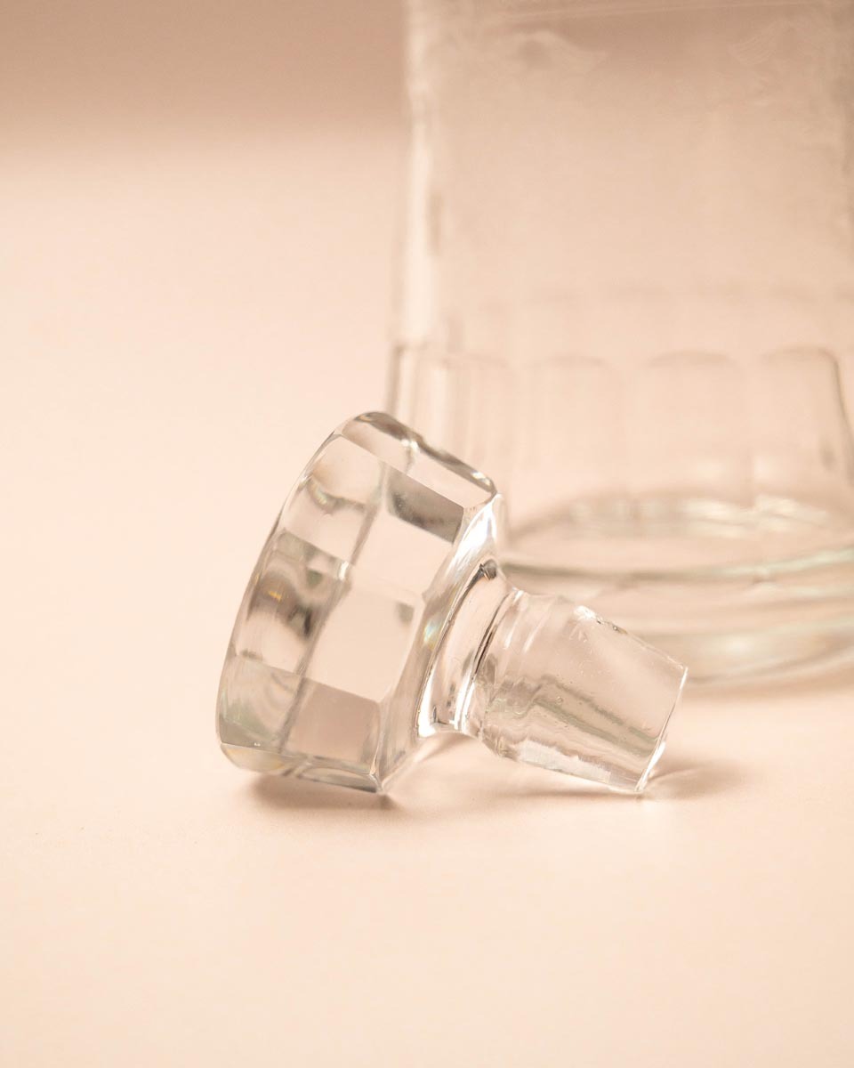 Loodkristallen karaf van Bohemia met etswerk