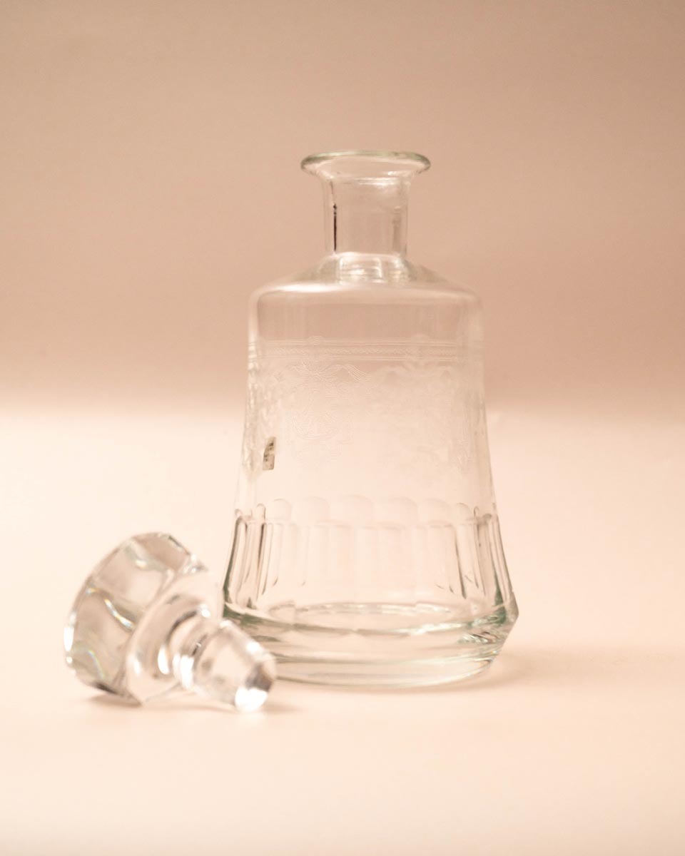 Loodkristallen karaf van Bohemia met etswerk