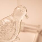 Glazen zonnehanger in ringvorm met duif