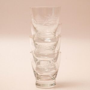 Set van 4 kleine borrelglaasjes met tarwe gravure