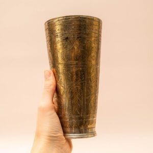 Hoge lassi kop uit India met tempelgravering