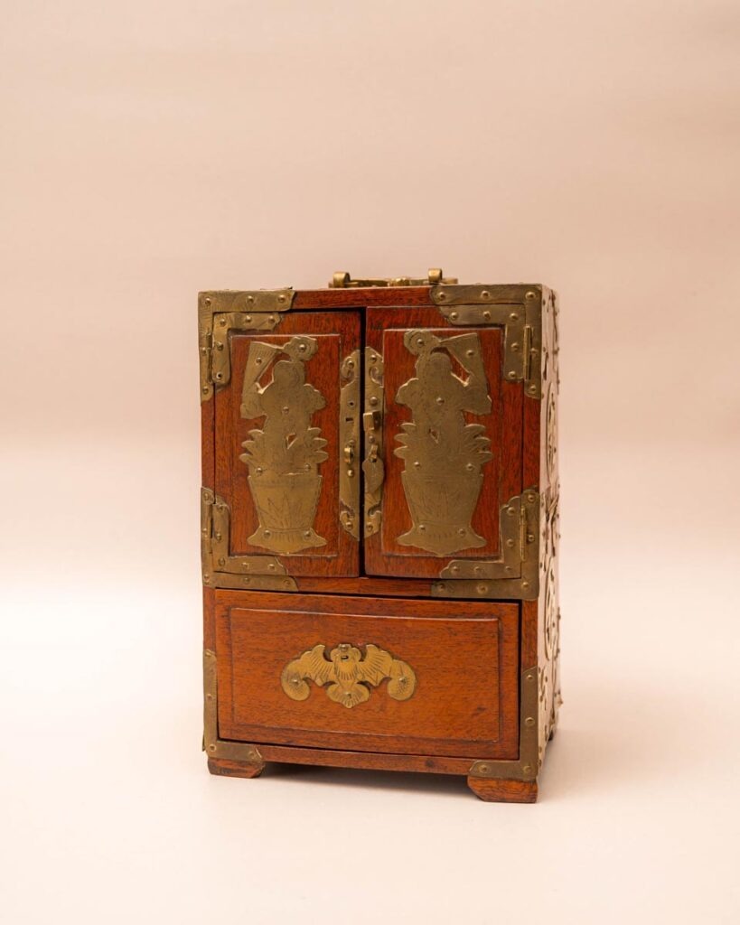the-fox-and-some-vintage (D2 2026-1002)-7290