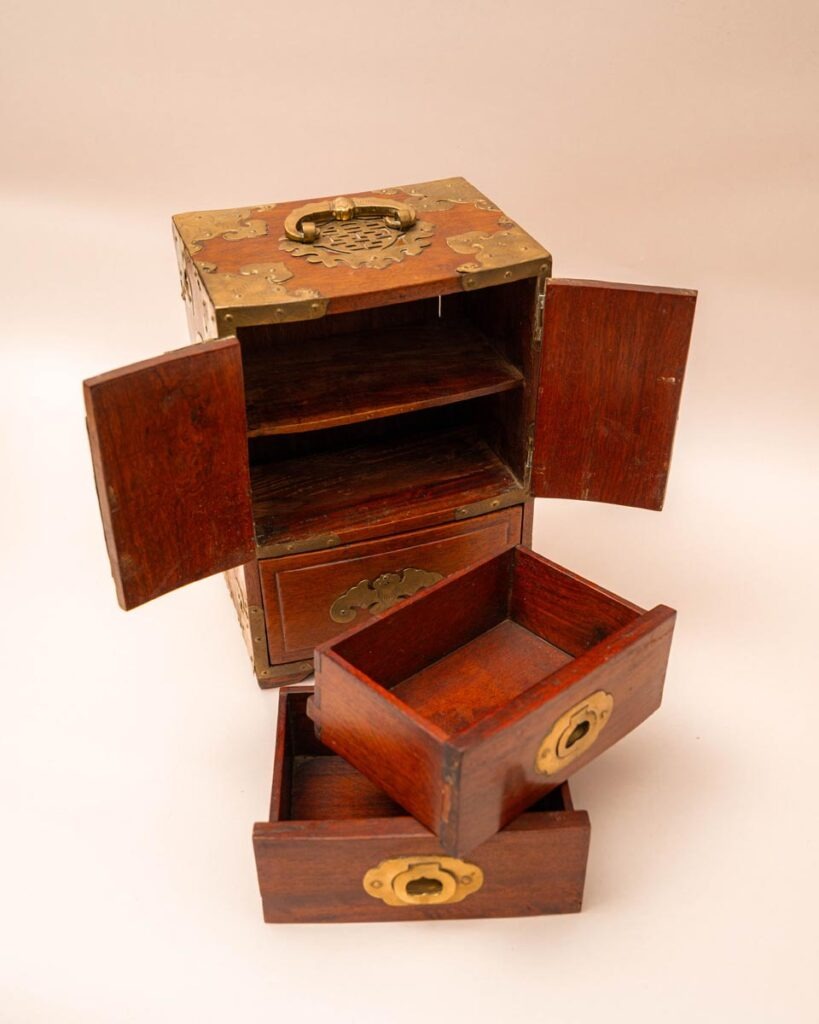 the-fox-and-some-vintage (D2 2026-1002)-7303