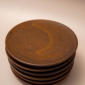Set van 6 vintage gebaksbordjes in bruin glazuur