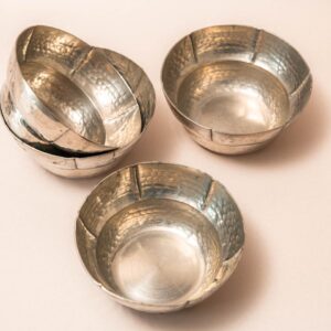 Set van 4 tinnen schaaltjes, Meeuws & Zoon Den Haag