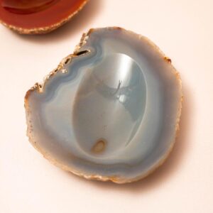 Set van twee natuurstenen schaaltjes in blauw en rood