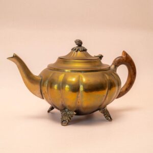 Verzilverde theepot, Sheffield Melon model met houten handvat