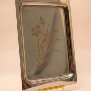 Rvs dienblad met goudkleurige handgrepen en bloemmotief